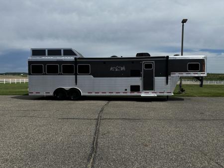 Used 2017 Sierra Trailers 4H 12'6" LQ Horse Trailer