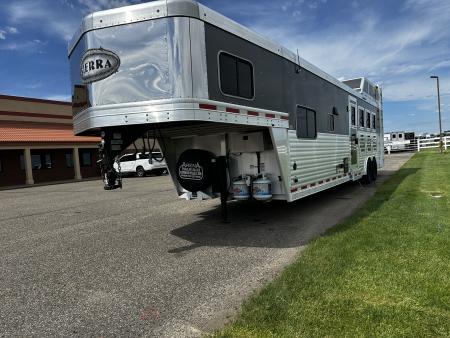 Used 2017 Sierra Trailers 4H 12'6" LQ Horse Trailer