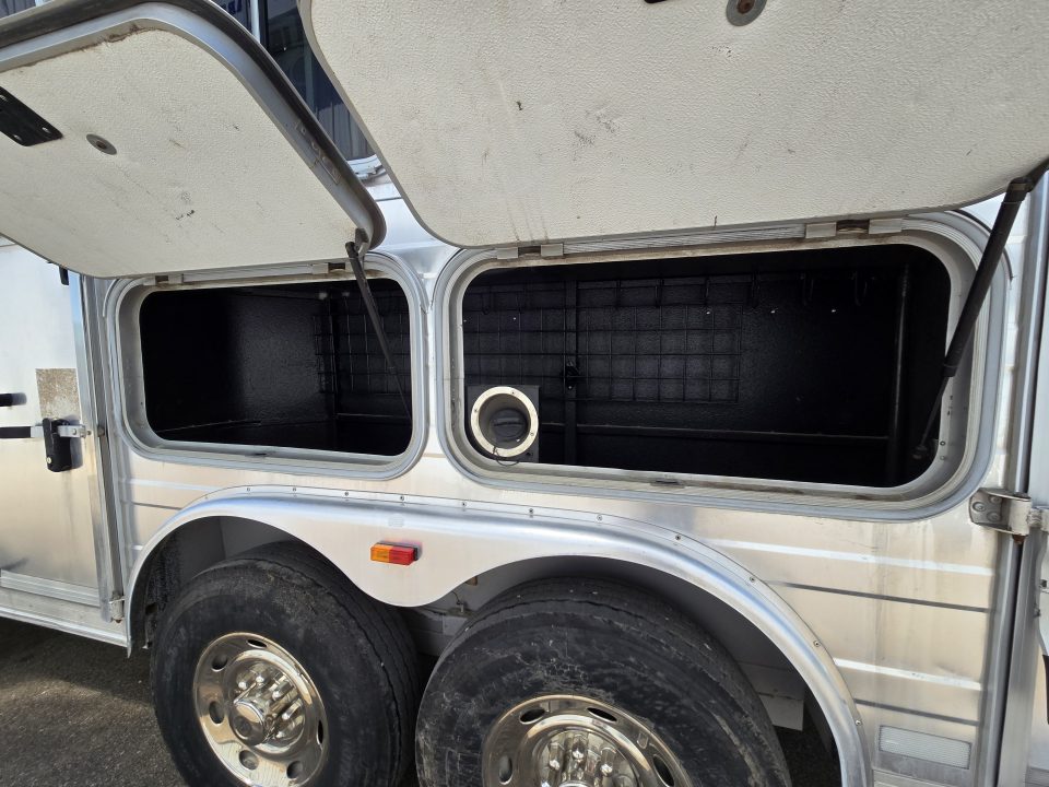 Used 2008 Logan Coach Aluminum XTR 3 Horse Trailer