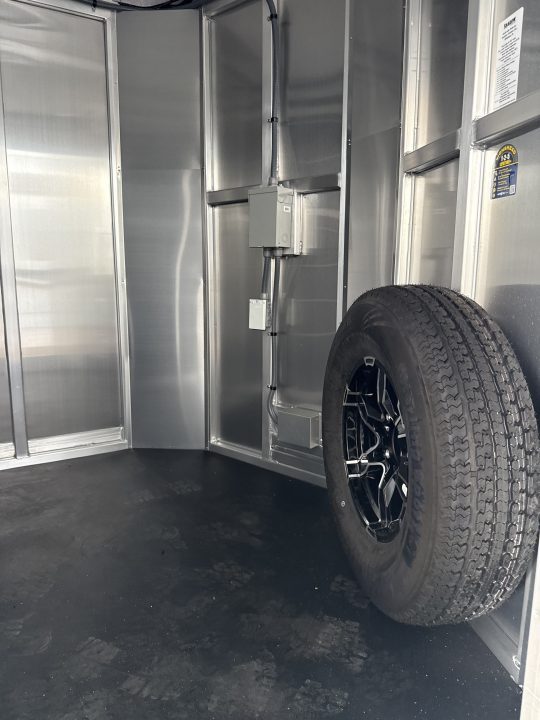 New 2027 Shadow Supreme 6 Pen Trailer