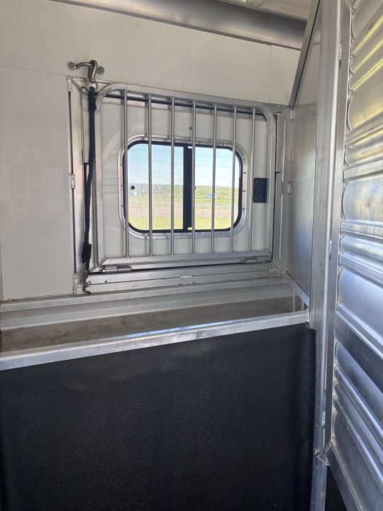 Used 2015 Cimarron Trailers 3H 13'LQ Horse Trailer