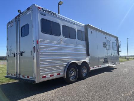 Used 2015 Cimarron Trailers 3H 13'LQ Horse Trailer
