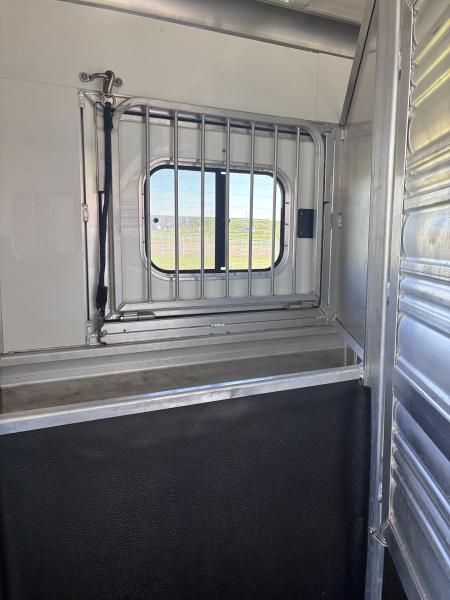Used 2015 Cimarron Trailers 3H 13'LQ Horse Trailer