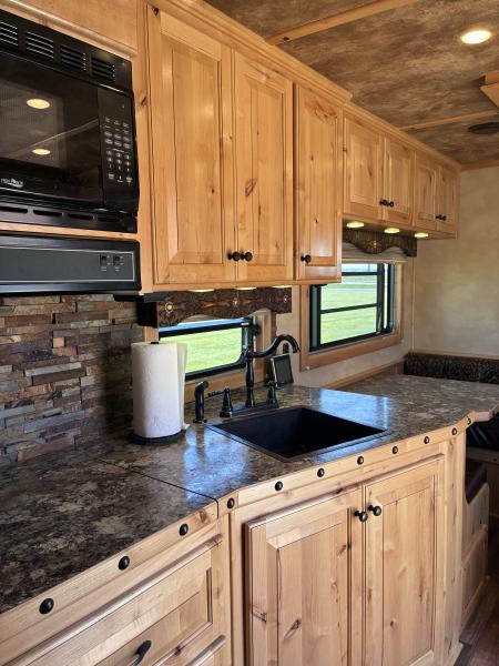 Used 2015 Cimarron Trailers 3H 13'LQ Horse Trailer
