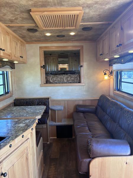 Used 2015 Cimarron Trailers 3H 13'LQ Horse Trailer