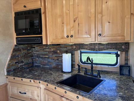 Used 2015 Cimarron Trailers 3H 13'LQ Horse Trailer
