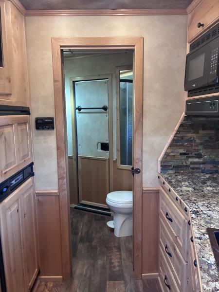 Used 2015 Cimarron Trailers 3H 13'LQ Horse Trailer