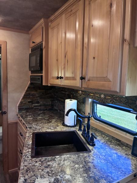 Used 2015 Cimarron Trailers 3H 13'LQ Horse Trailer