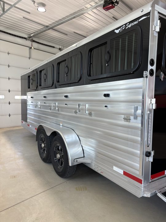 New 2027 Shadow Supreme 8 Pen Trailer