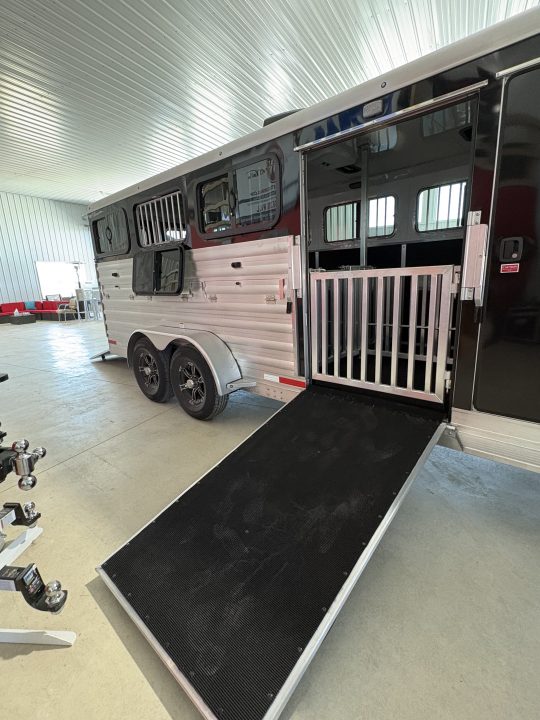 New 2027 Shadow Supreme 8 Pen Trailer