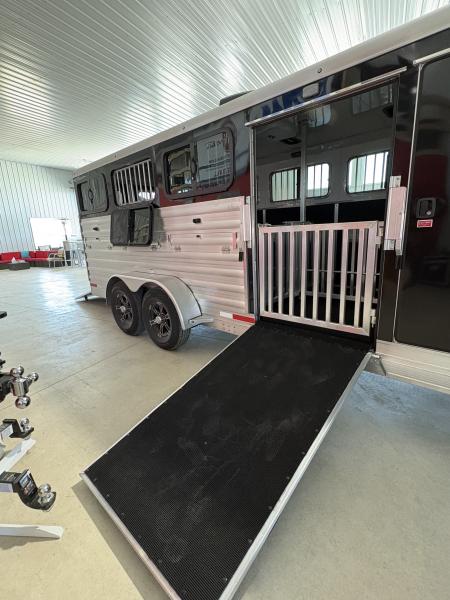 New 2027 Shadow Supreme 8 Pen Trailer