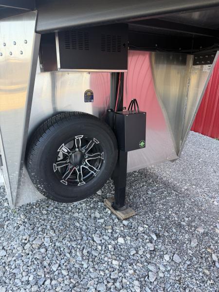 New 2027 Shadow 10 Pen GN Stock / Stock Combo Trailer