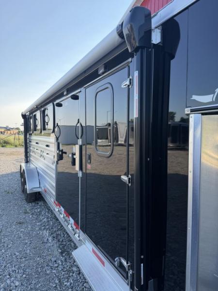 New 2027 Shadow 10 Pen GN Stock / Stock Combo Trailer
