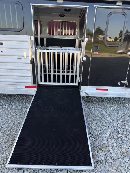 New 2027 Shadow 10 Pen GN Stock / Stock Combo Trailer