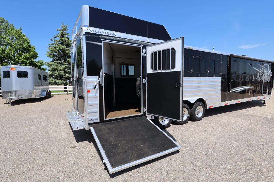 Used 2022 Merhow 5 Horse LQ Trailer W/Slide-Out