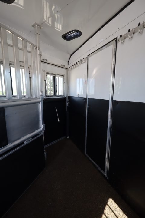 Used 2022 Merhow 5 Horse LQ Trailer W/Slide-Out