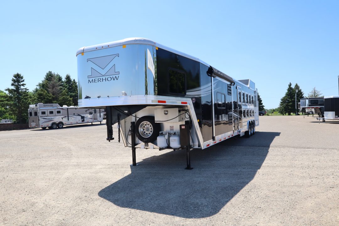 Used 2022 Merhow 5 Horse LQ Trailer W/Slide-Out
