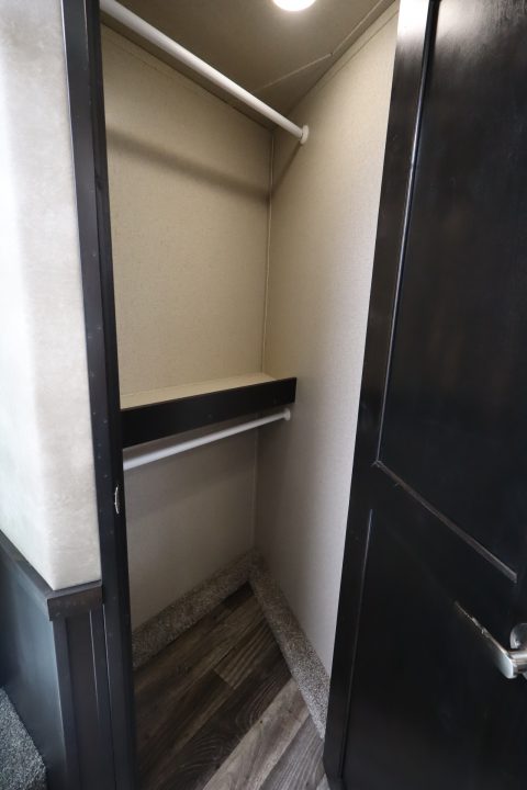 Used 2022 Merhow 5 Horse LQ Trailer W/Slide-Out
