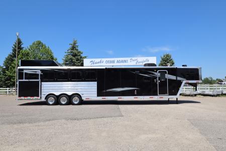 Used 2022 Merhow 5 Horse LQ Trailer W/Slide-Out