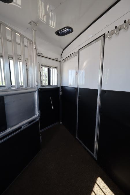 Used 2022 Merhow 5 Horse LQ Trailer W/Slide-Out