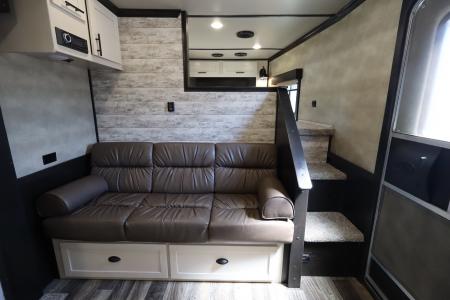 Used 2022 Merhow 5 Horse LQ Trailer W/Slide-Out
