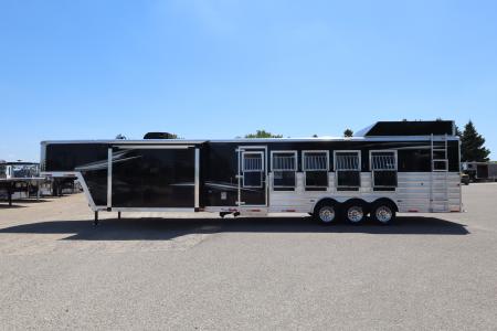 Used 2022 Merhow 5 Horse LQ Trailer W/Slide-Out