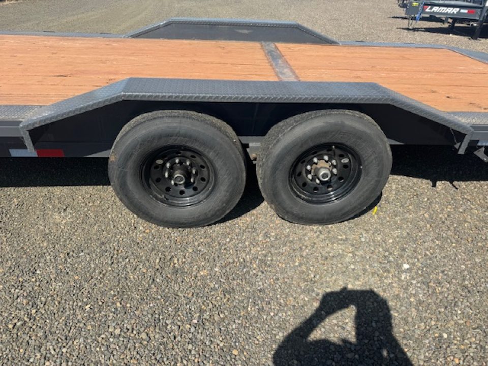 Used 2022 LAMAR TRAILERS H8 102x28 14K Flatbed Trailer GOOSENECK. USED