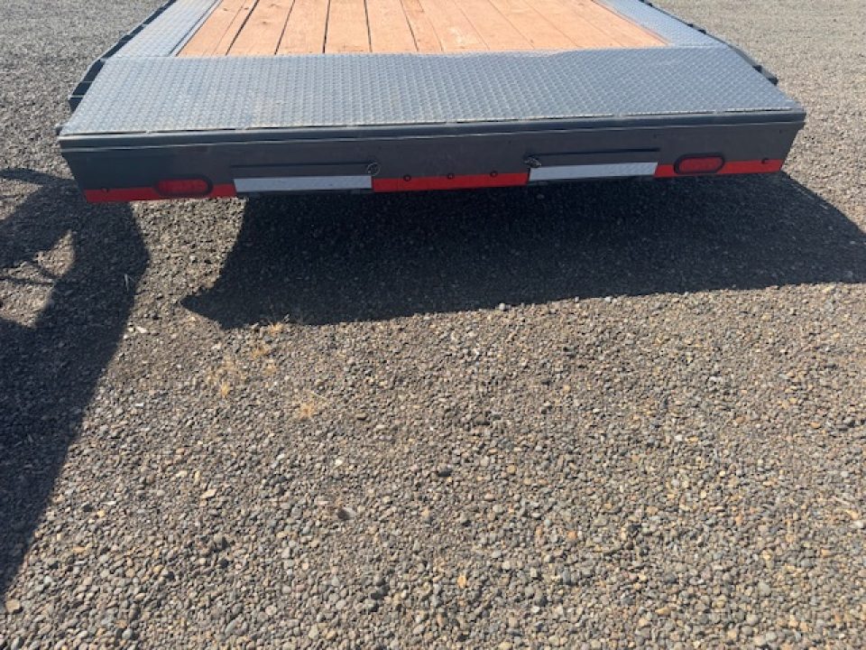 Used 2022 LAMAR TRAILERS H8 102x28 14K Flatbed Trailer GOOSENECK. USED