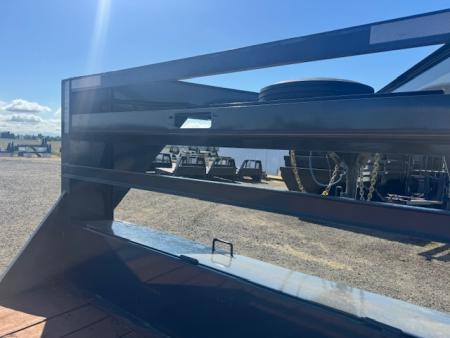 Used 2022 LAMAR TRAILERS H8 102x28 14K Flatbed Trailer GOOSENECK. USED