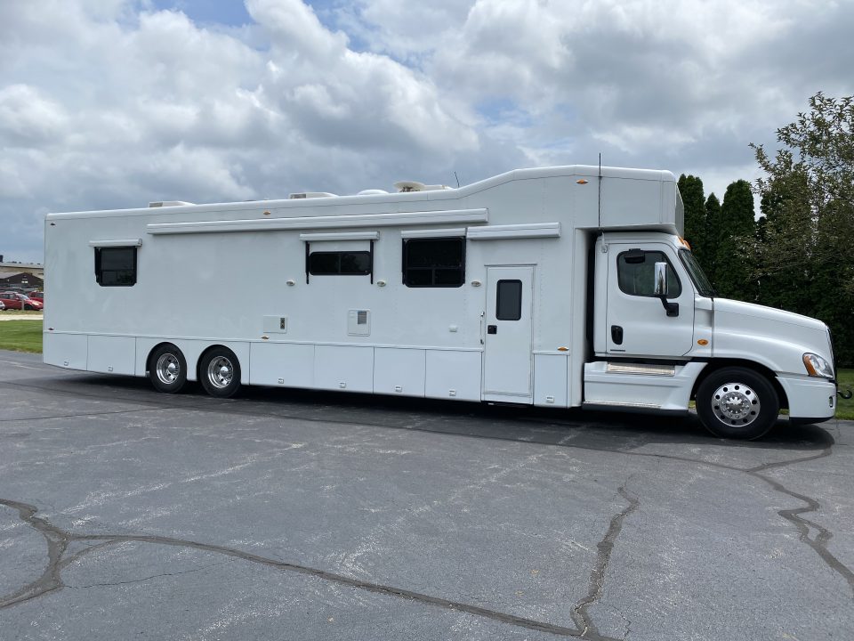 Used 2010 Cascadia 50' Motorhome
