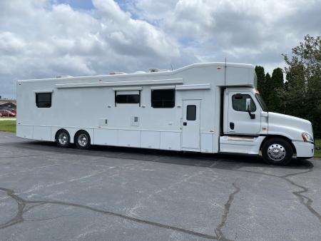 Used 2010 Cascadia 50' Motorhome