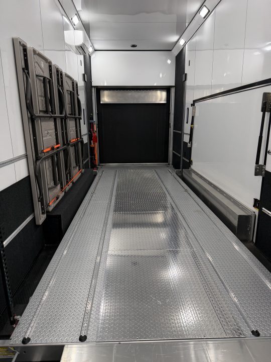 Used United Trailers UAT-8.532 Stacker