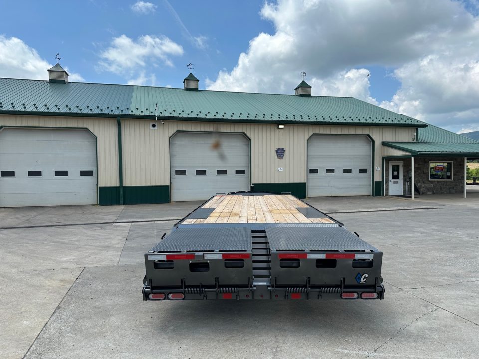 New Diamond C 24' I-Beam Deck Over with MAX Ramps (DEC210)