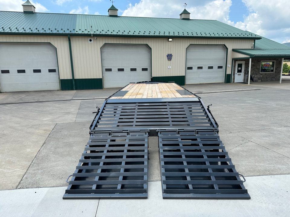 New Diamond C 24' I-Beam Deck Over with MAX Ramps (DEC210)