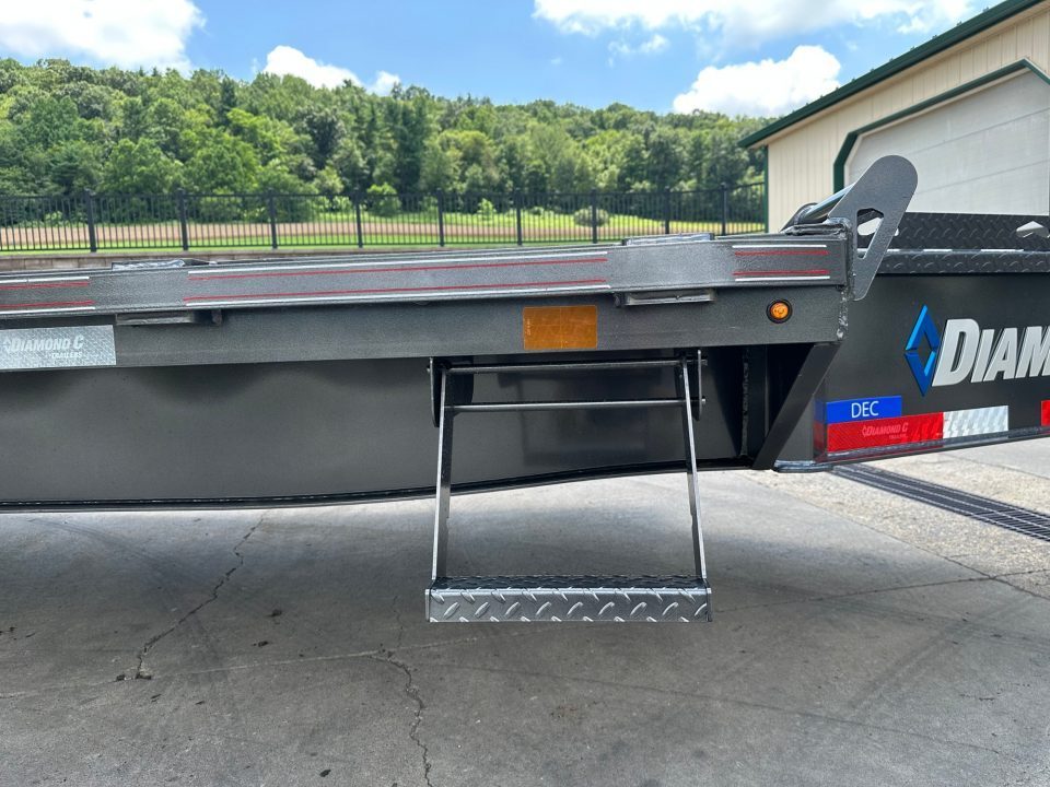 New Diamond C 24' I-Beam Deck Over with MAX Ramps (DEC210)