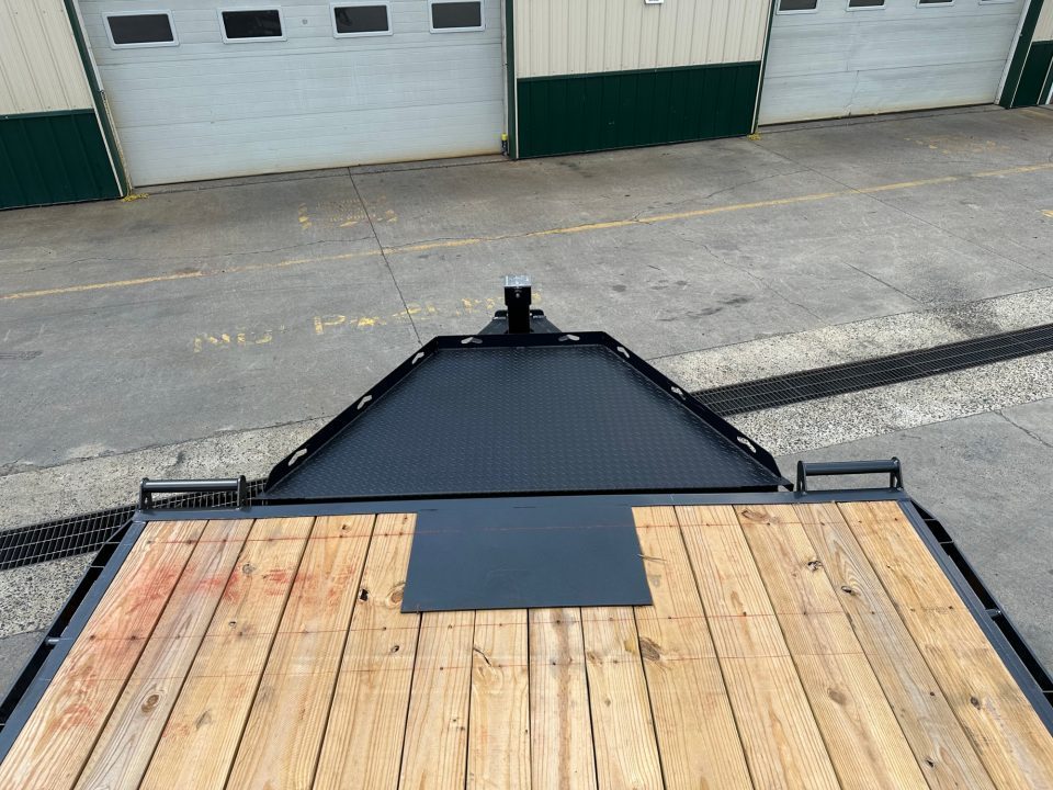 New Diamond C 24' I-Beam Deck Over with MAX Ramps (DEC210)
