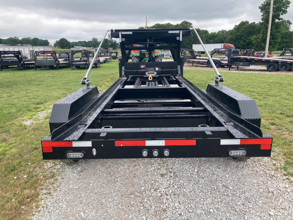 New 2027 MAXX-D 83X16 TANDEM 21K GN ROLL OFF W/ HYDROJACKS, ELEC TARP, 22K WINCH & WIRELESS REMOTE Roll Off