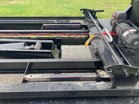 New 2027 MAXX-D 83X16 TANDEM 21K GN ROLL OFF W/ HYDROJACKS, ELEC TARP, 22K WINCH & WIRELESS REMOTE Roll Off