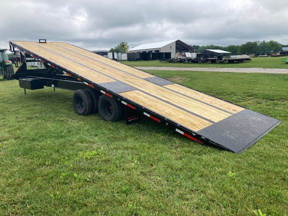 New 2027 MAXX-D 102X32 TANDEM 25K GN FULL TILT W/ HYDROJACKS, WINCH PLATE & WIRELESS REMOTE Tilt Trailer