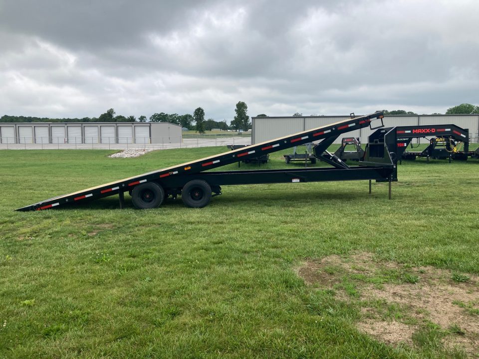 New 2027 MAXX-D 102X32 TANDEM 25K GN FULL TILT W/ HYDROJACKS, WINCH PLATE & WIRELESS REMOTE Tilt Trailer