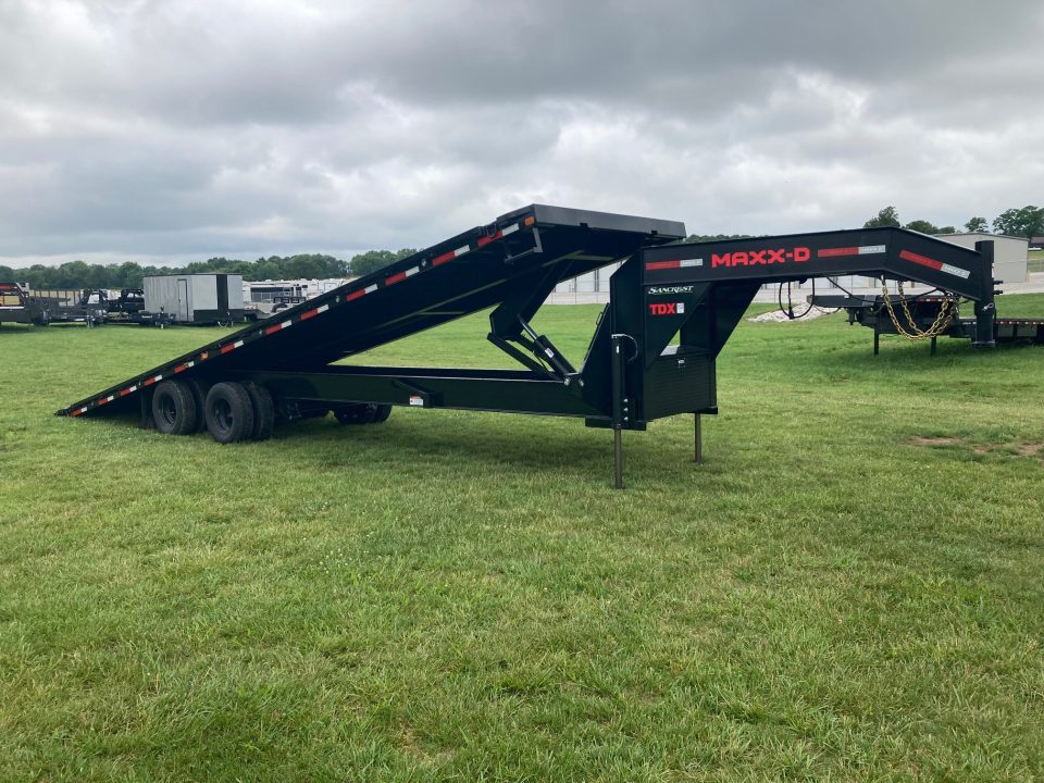 New 2027 MAXX-D 102X32 TANDEM 25K GN FULL TILT W/ HYDROJACKS, WINCH PLATE & WIRELESS REMOTE Tilt Trailer