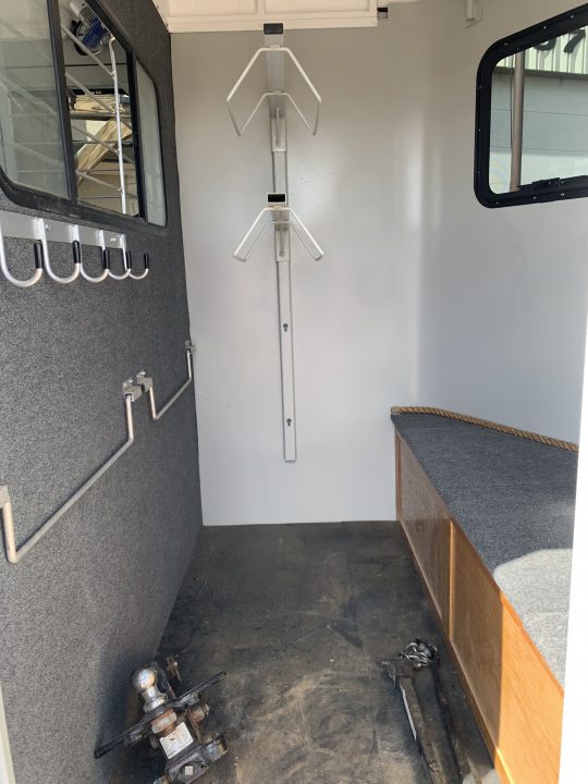 Used 2020 EquiSpirit 2 H Straight load Horse Trailer