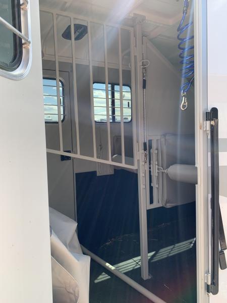 Used 2020 EquiSpirit 2 H Straight load Horse Trailer