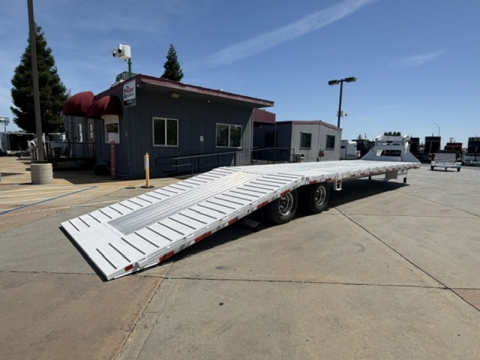 New 2026 Diamond C Trailers FMAX212L40X102HDT 8.5FT X 40FT 25.9K GVW TA-D Equipment Trailer