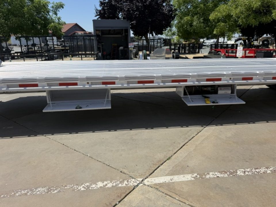 New 2026 Diamond C Trailers FMAX212L40X102HDT 8.5FT X 40FT 25.9K GVW TA-D Equipment Trailer