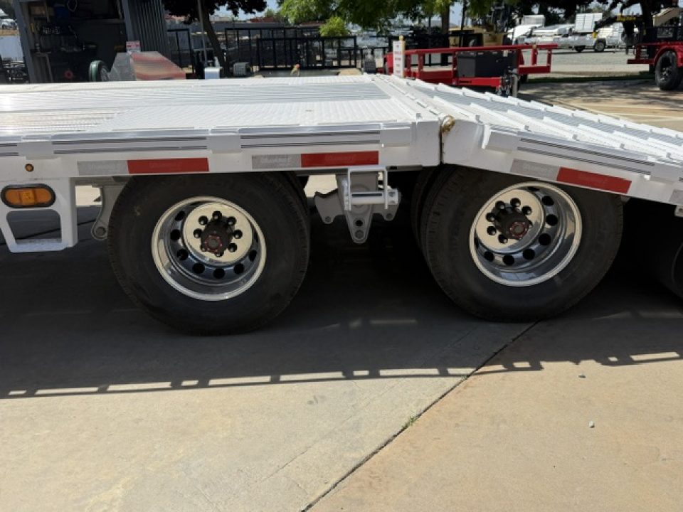 New 2026 Diamond C Trailers FMAX212L40X102HDT 8.5FT X 40FT 25.9K GVW TA-D Equipment Trailer