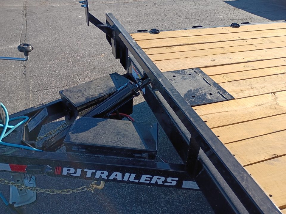 New 2027 PJ Trailers TH202