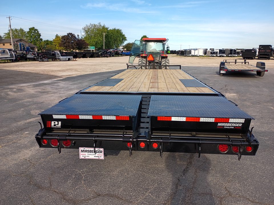 New 2027 PJ Trailers F8262