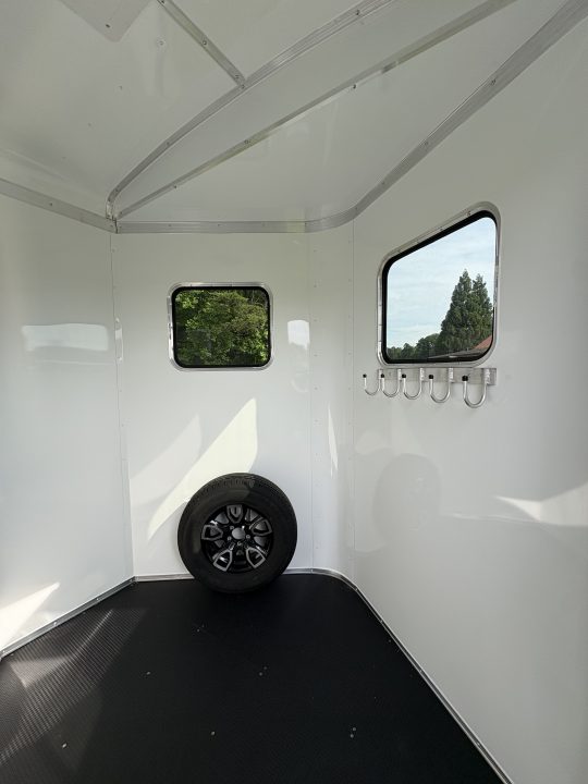 New 2027 Homesteader 2 Horse Slant Load Trailer
