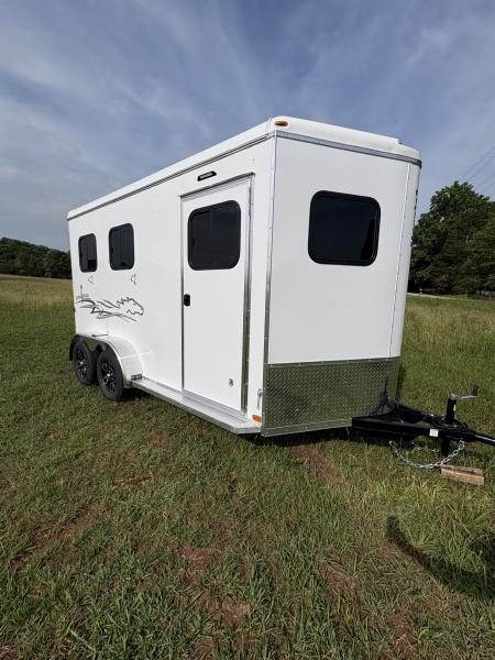 New 2027 Homesteader 2 Horse Slant Load Trailer